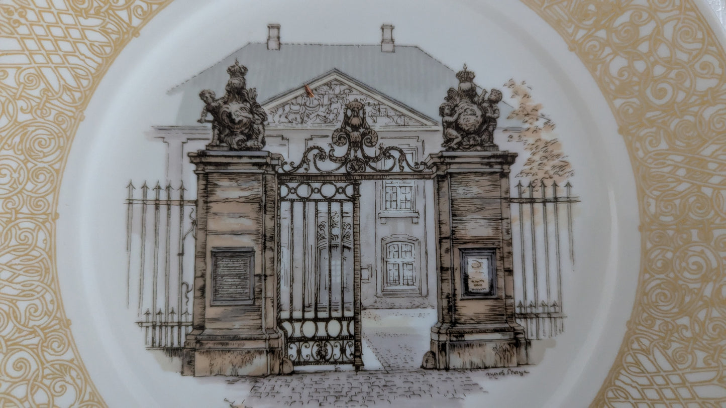 Royal Copenhagen Entinen Taideteollisuusmuseo Seinälautanen (1977, Alk. Paketissa)