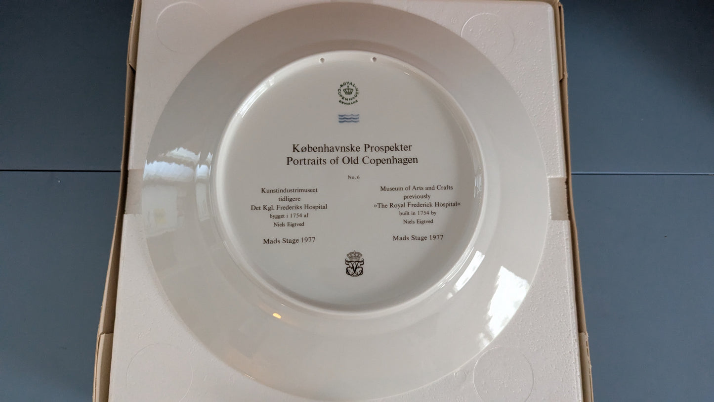 Royal Copenhagen Entinen Taideteollisuusmuseo Seinälautanen (1977, Alk. Paketissa)