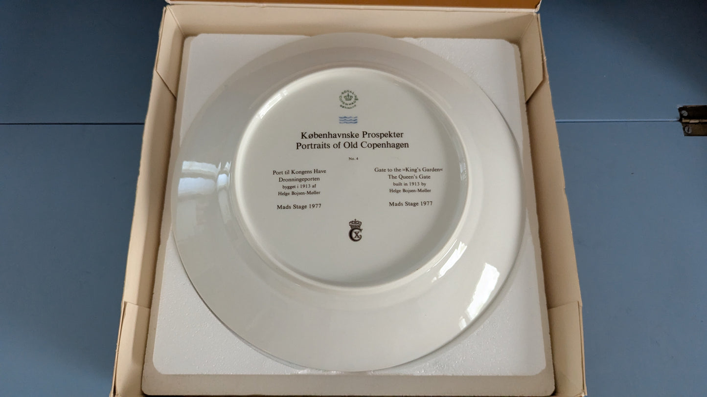 Royal Copenhagen Kuningattaren Portti Seinälautanen (1977, Alk. Paketissa)
