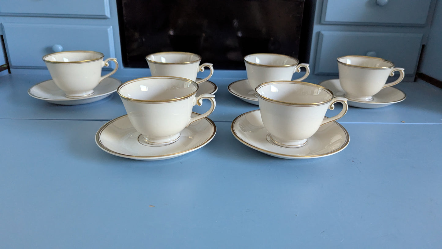 Arabia Ihanne Kahviastiasto Kuudelle Hengelle (12-osaa, 1940-1956, Olga Osol)