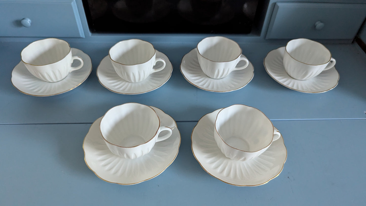 Arabia Oivi Kahviastiasto Kuudelle Hengelle (12-osaa, 1952-1970, Ulla Procope)