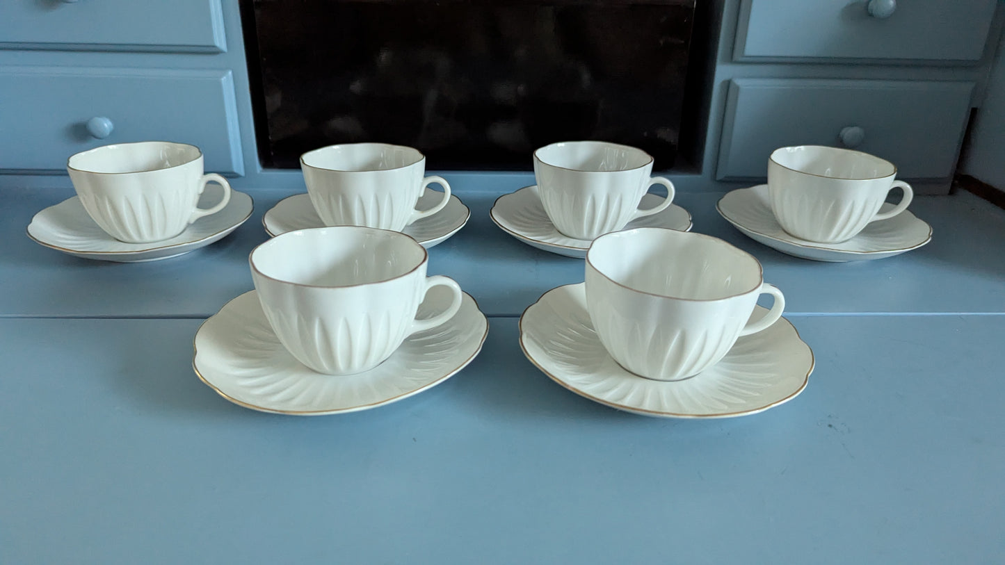 Arabia Oivi Kahviastiasto Kuudelle Hengelle (12-osaa, 1952-1970, Ulla Procope)