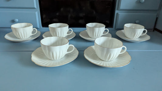 Arabia Oivi Kahviastiasto Kuudelle Hengelle (12-osaa, 1952-1970, Ulla Procope)