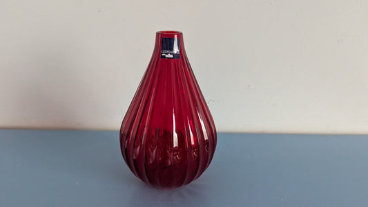 Leonardo - Rubiininpunainen Maljakko (Tarra Paikalla)