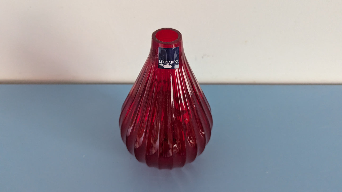 Leonardo - Rubiininpunainen Maljakko (Tarra Paikalla)