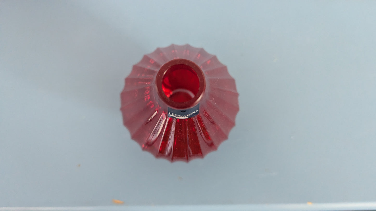 Leonardo - Rubiininpunainen Maljakko (Tarra Paikalla)