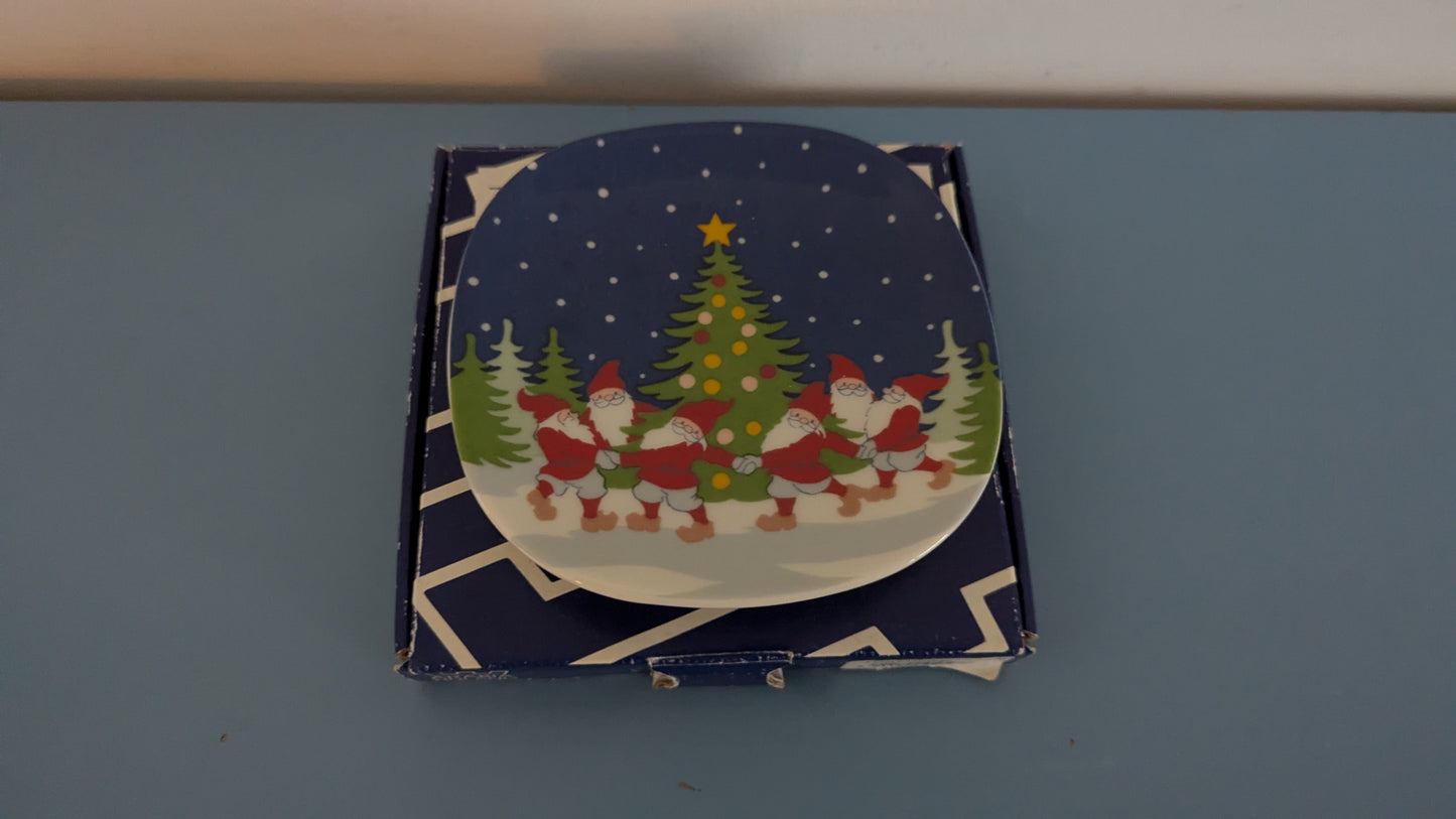 Arabia - Tonttujen Tanssi Seinälautanen / Joululautanen (Alk. Paketissa)