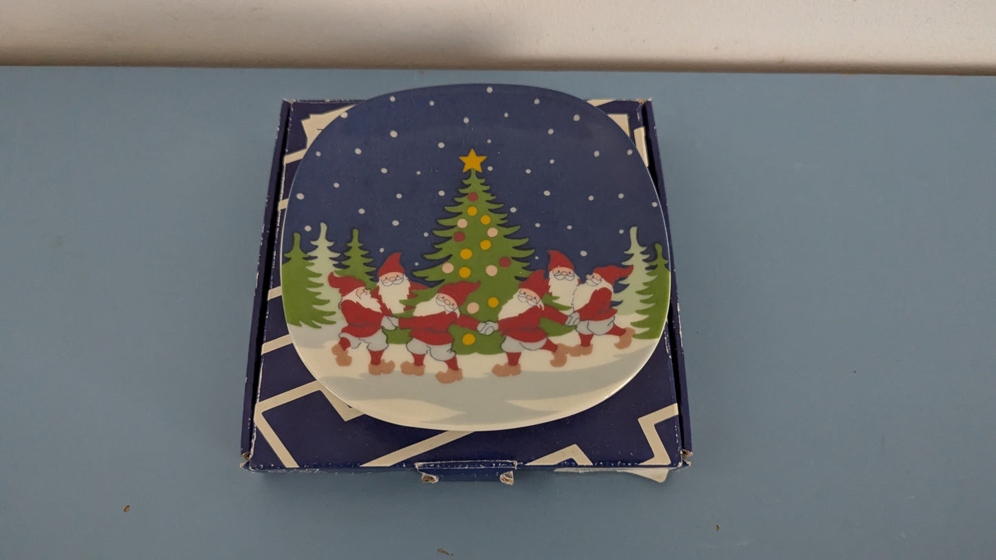 Arabia - Tonttujen Tanssi Seinälautanen / Joululautanen (Alk. Paketissa)