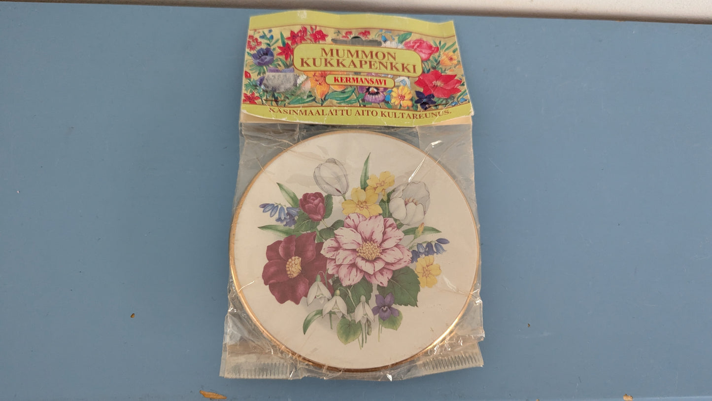 Kermansavi Mummon Kukkapenkki - Daalia Seinälautanen (Avaamaton Paketti)