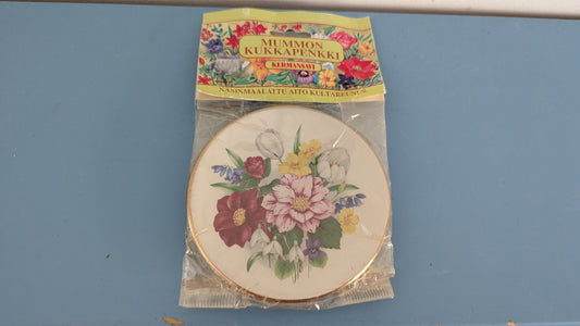 Kermansavi Mummon Kukkapenkki - Daalia Seinälautanen (Avaamaton Paketti)