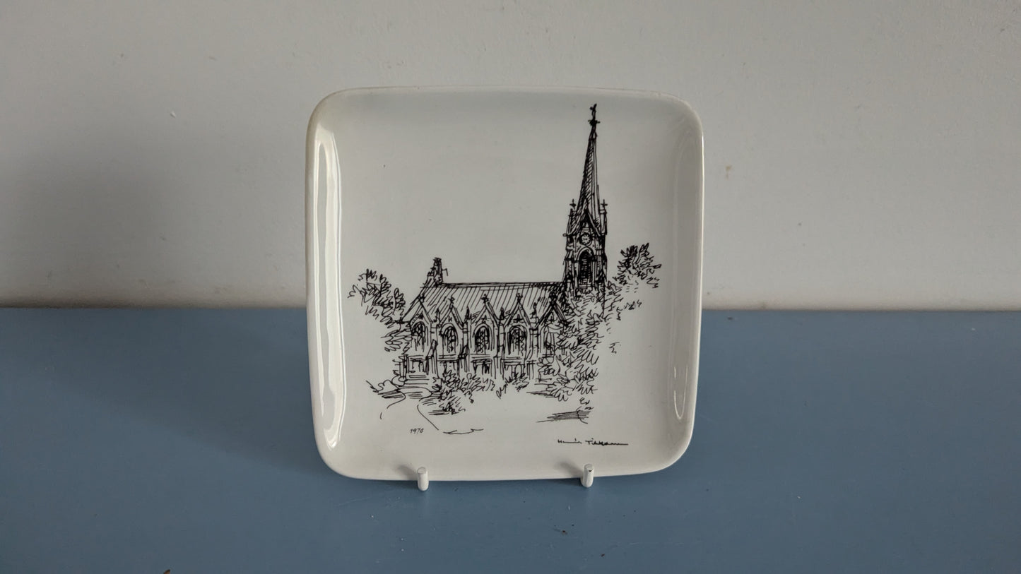 Arabia Mikkelin Tuomiokirkko Seinälautanen (1970, Henrik Tikkanen)