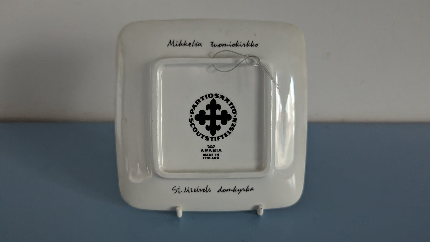 Arabia Mikkelin Tuomiokirkko Seinälautanen (1970, Henrik Tikkanen)