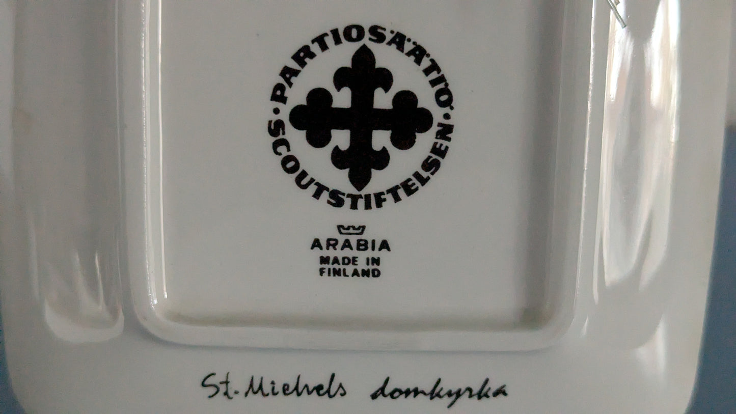 Arabia Mikkelin Tuomiokirkko Seinälautanen (1970, Henrik Tikkanen)