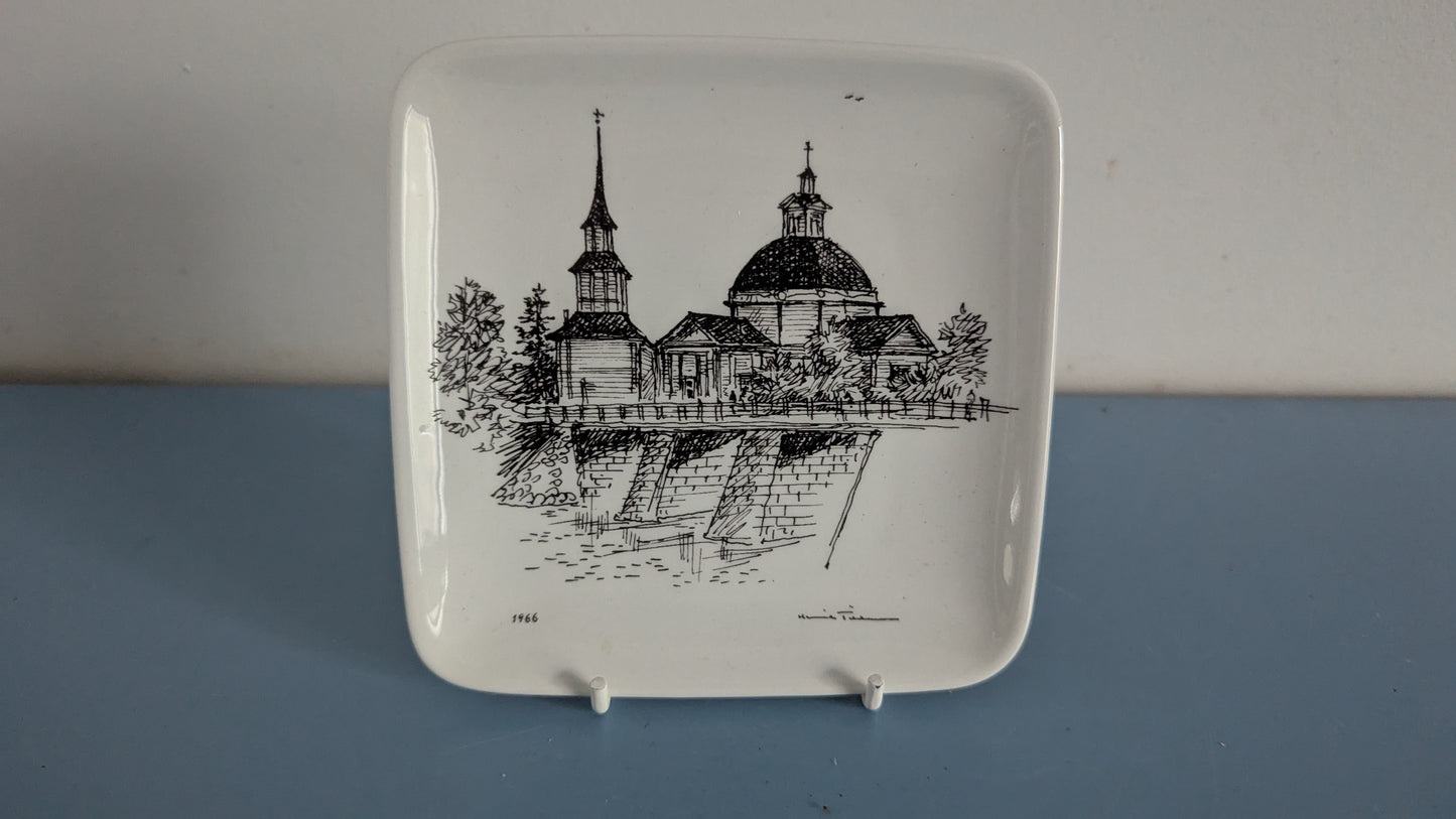 Arabia Lapuan Tuomiokirkko Seinälautanen (1966, Henrik Tikkanen)