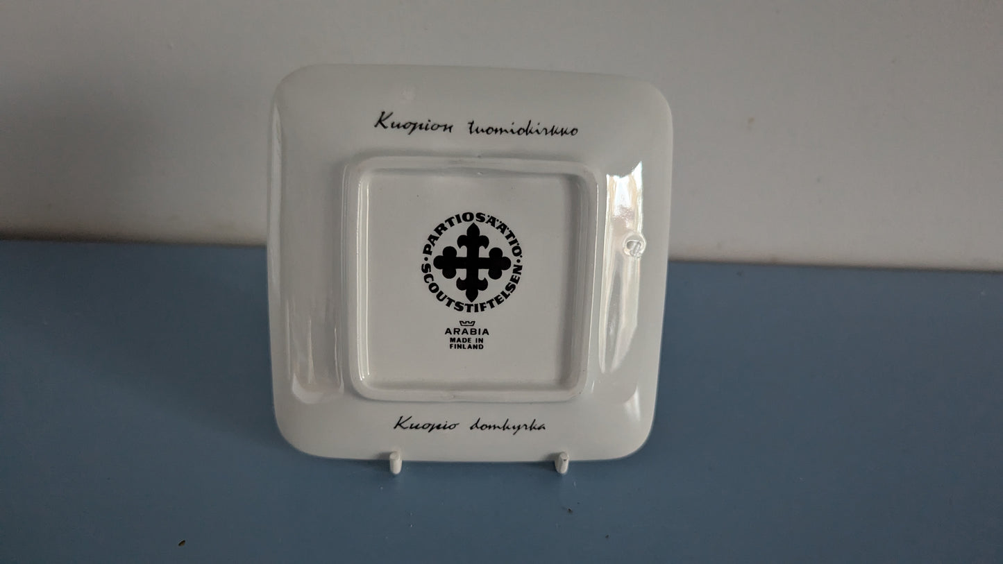 Arabia Kuopion Tuomiokirkko Seinälautanen (1968, Henrik Tikkanen)