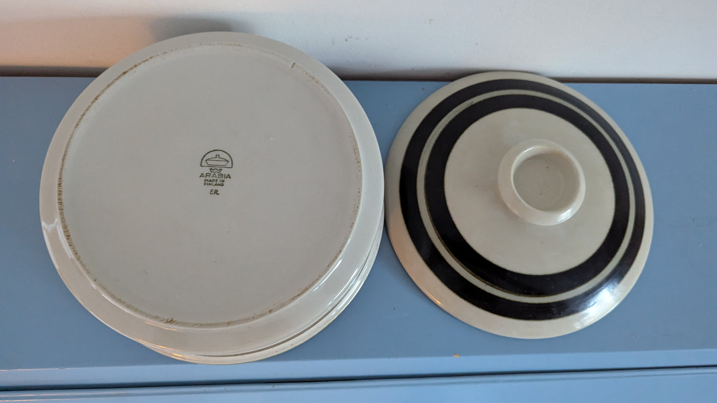 Arabia Karelia Kannellinen Uunikulho / Pata (1970-1986, Anja Jaatinen-Winqvist)