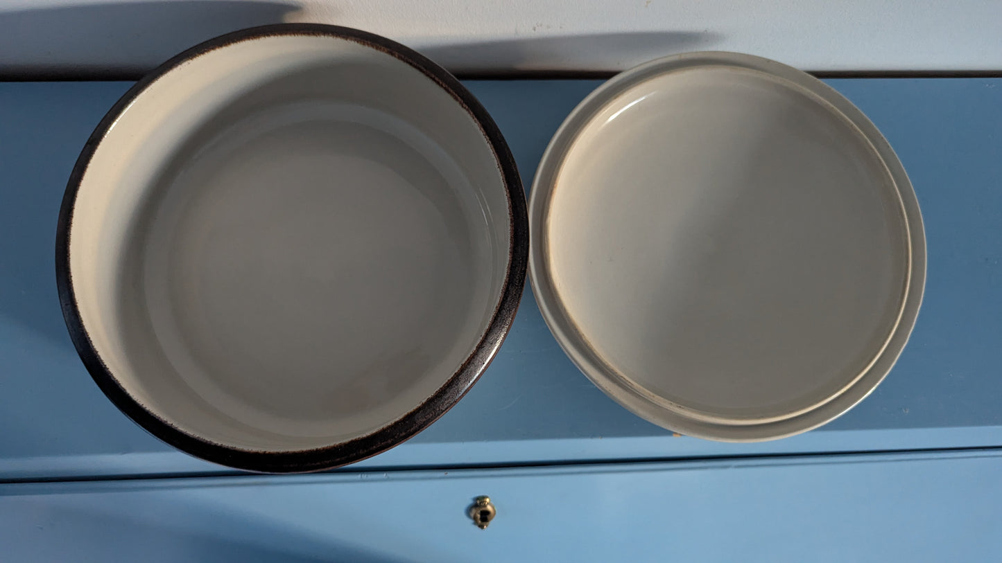 Arabia Karelia Kannellinen Uunikulho / Pata (1970-1986, Anja Jaatinen-Winqvist)