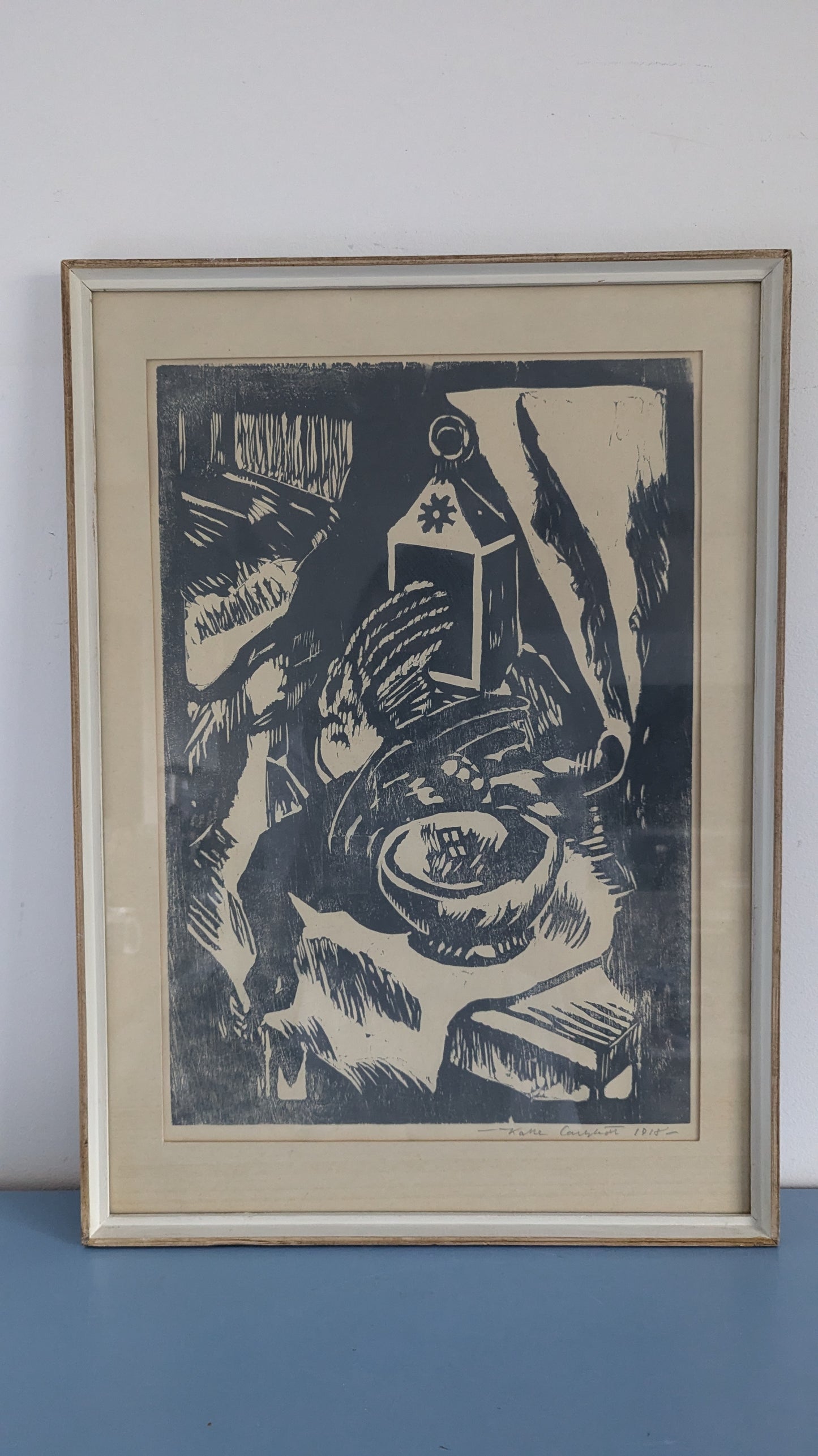 Kalle Carlstedt - Asetelma (Signeerattu Puupiirros 1918)