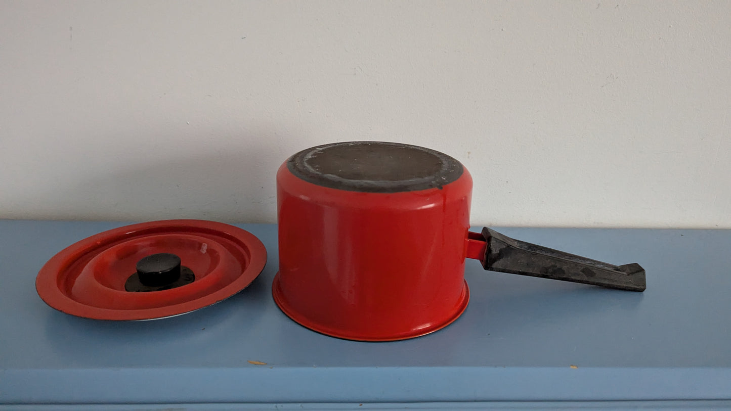 Konesilta - KAU-Mallin Emaloitu Kasari (1.2 Litraa, 1961)
