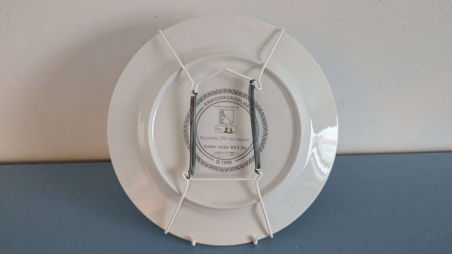 Kodin Taide BEX Oy - Oulu, Kirkkokadun Kulma Seinälautanen (1998, 23/250)