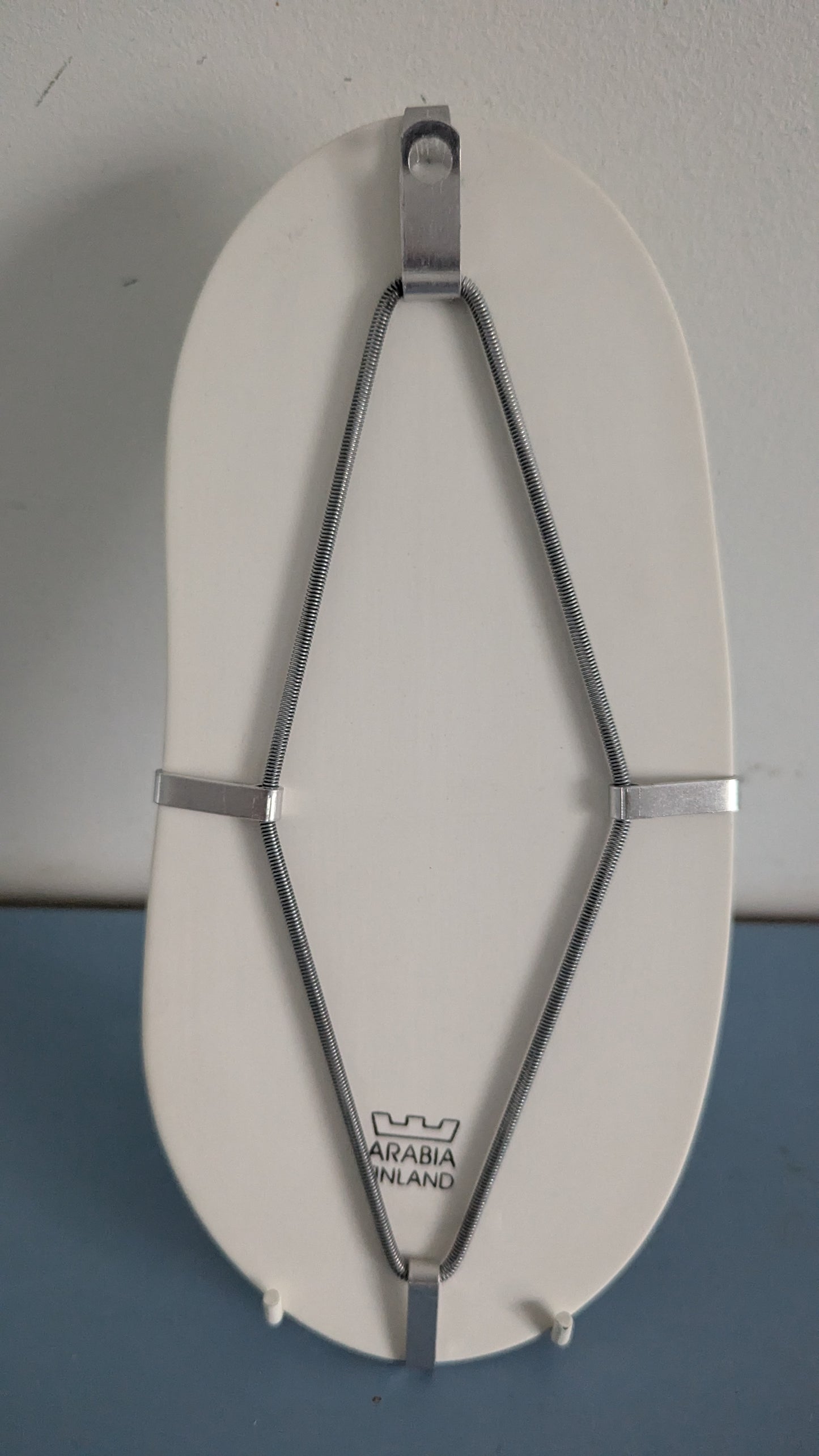 Arabia Veden Kuningatar Seinälaatta (2001, Heljä Liukko-Sundström)