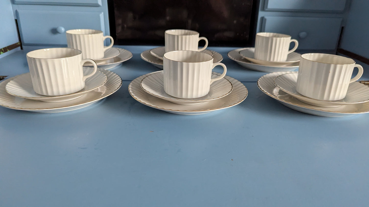 Arabia Kultapiisku Kahviastiasto Kuudelle Hengelle (18-osaa, Kaj Franck)