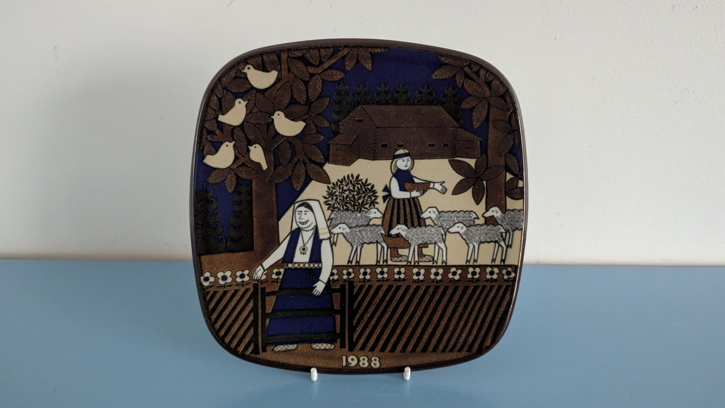 Arabia Kalevala Vuosilautanen 1988 (Raija Uosikkinen)