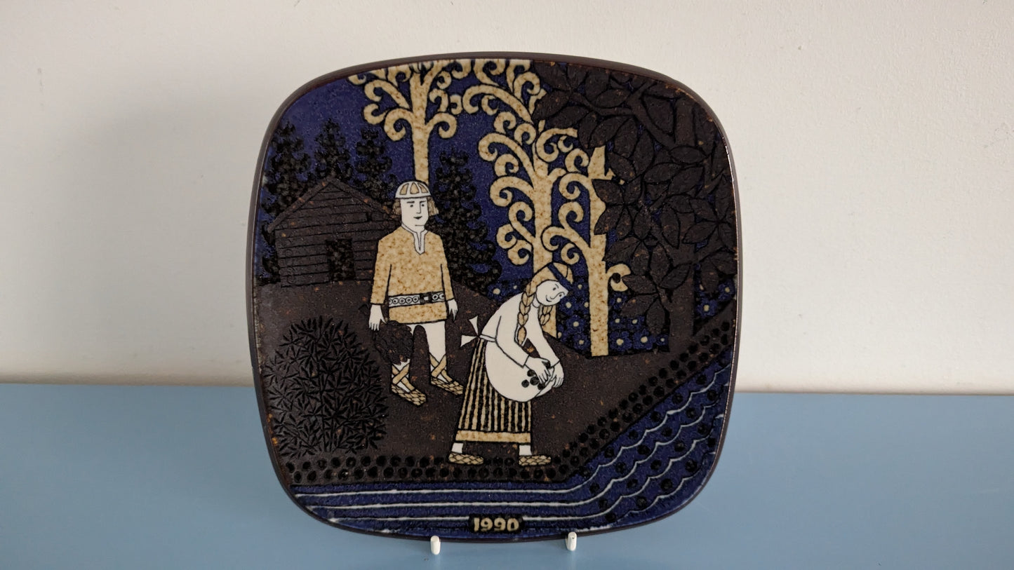 Arabia Kalevala Vuosilautanen 1990 (Raija Uosikkinen)