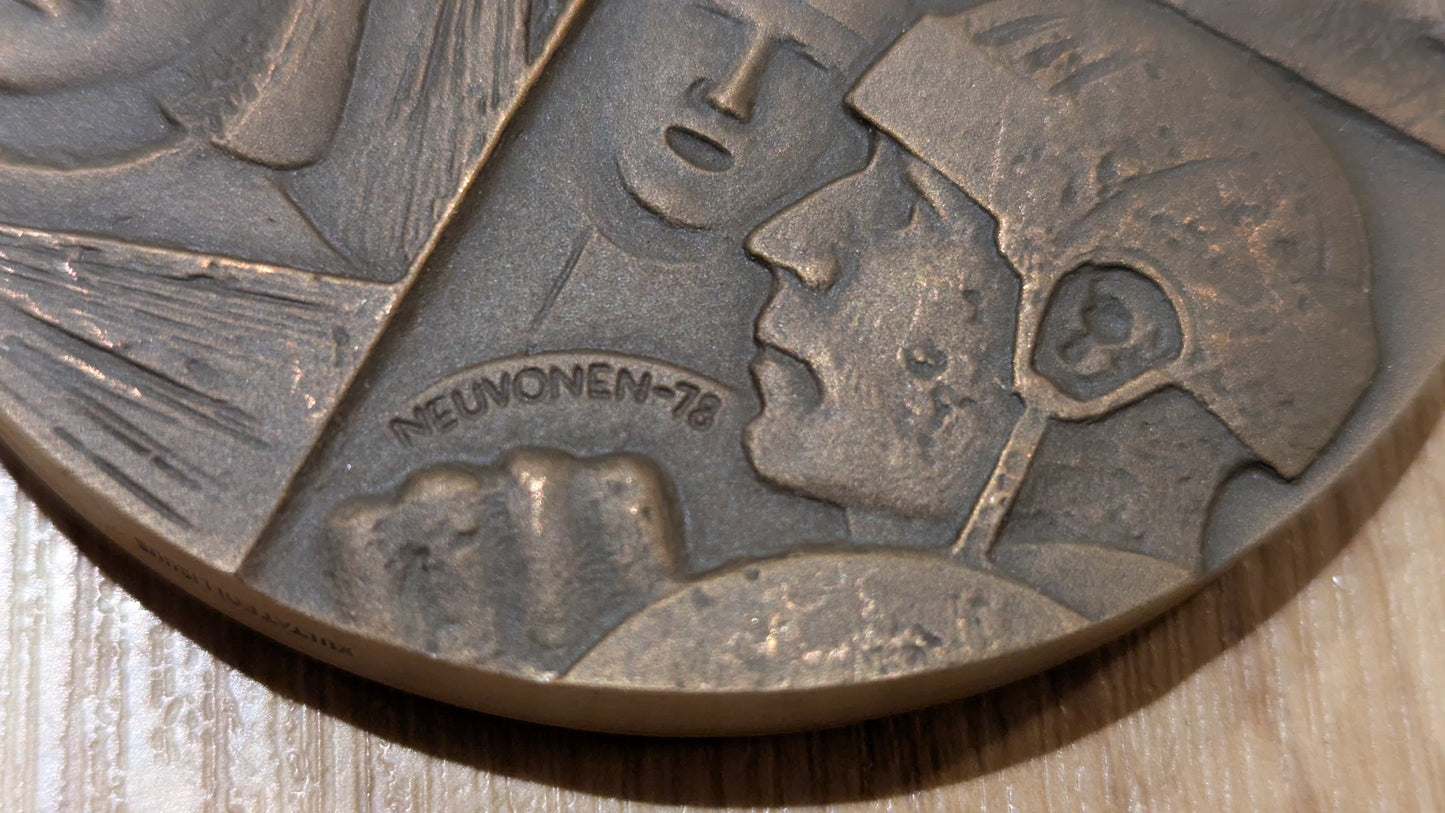 Kultateollisuus - Tampere 200 Vuotta Mitali / Pöytämitali (1978, Antti Neuvonen)