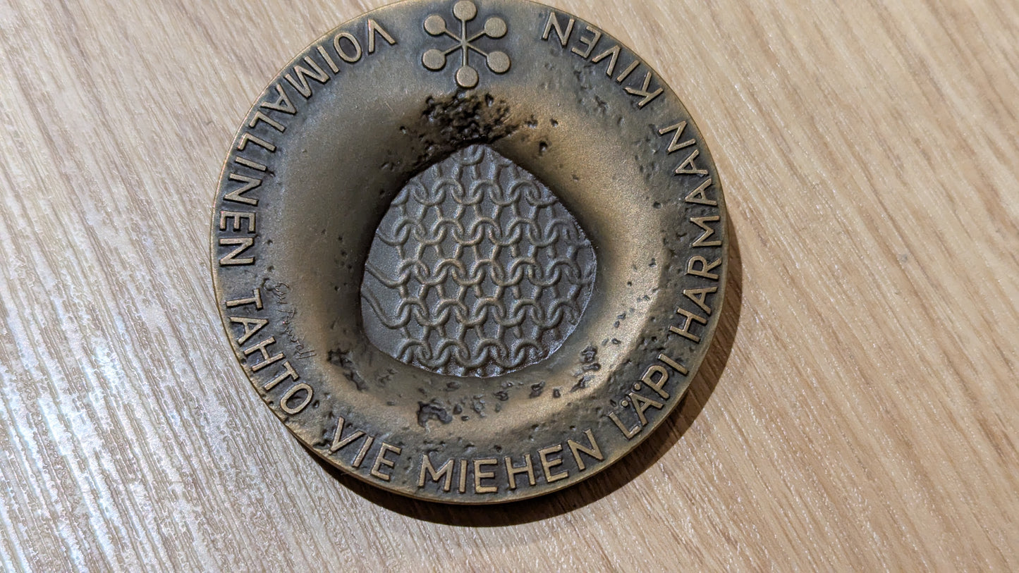 Kultateollisuus - Aarne Karjalainen 60 Vuotta Mitali (1973, Essi Renvall)