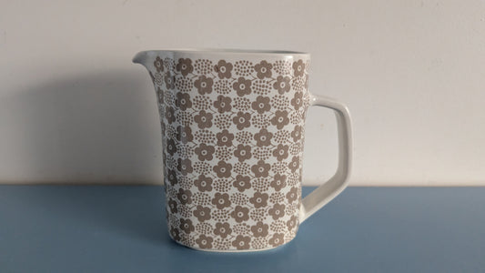 Arabia - Rypäle Maitokannu / Kannu (1969-1973, Raija Uosikkinen)