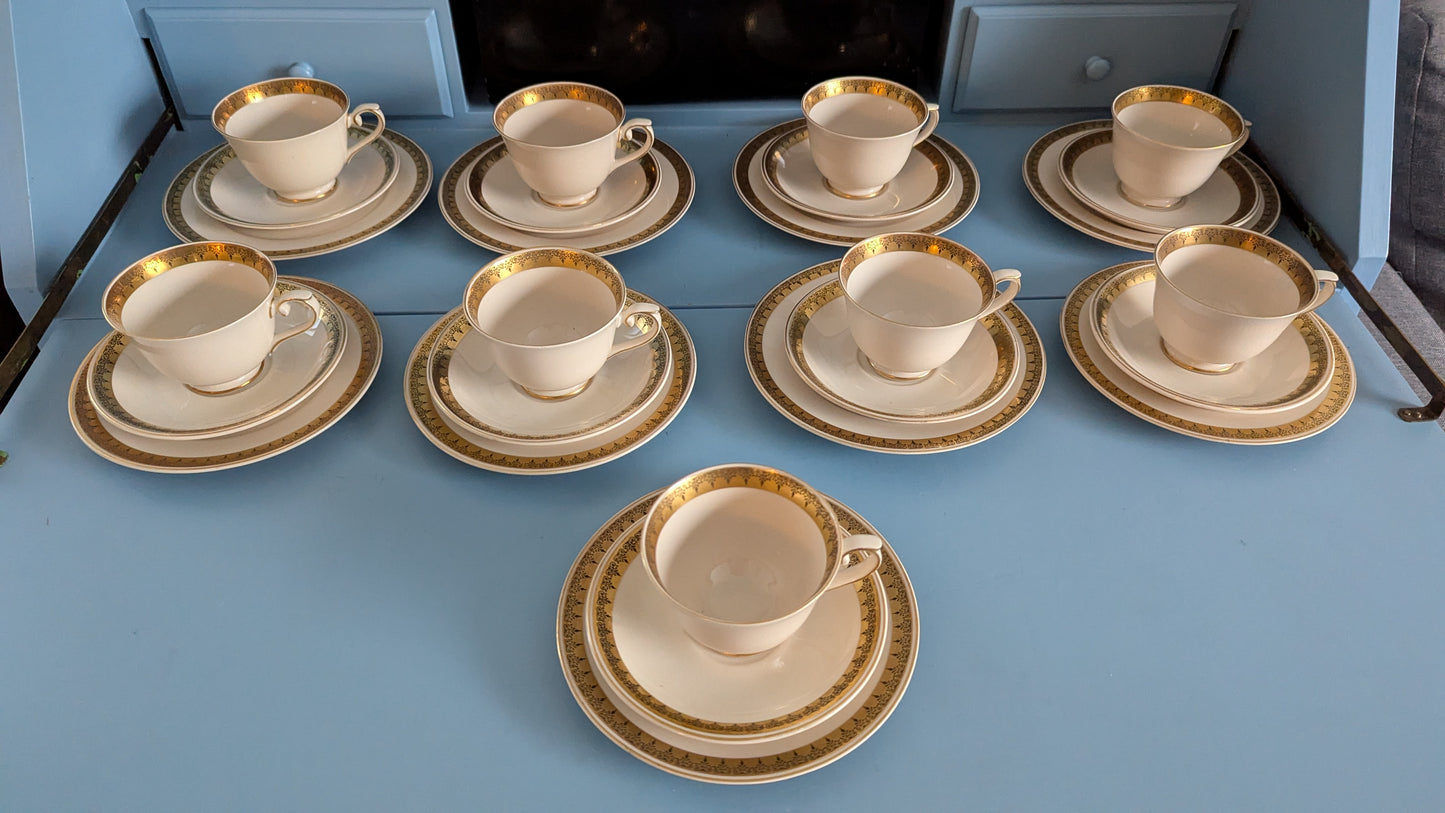 Arabia Hovi Kahviastiasto Yhdeksälle Hengelle (27-osaa, Olga Osol)