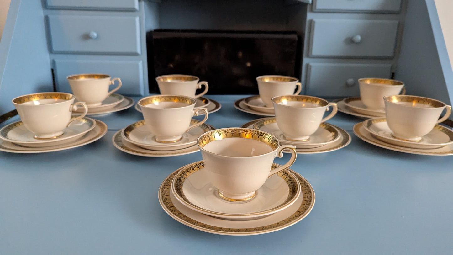 Arabia Hovi Kahviastiasto Yhdeksälle Hengelle (27-osaa, Olga Osol)