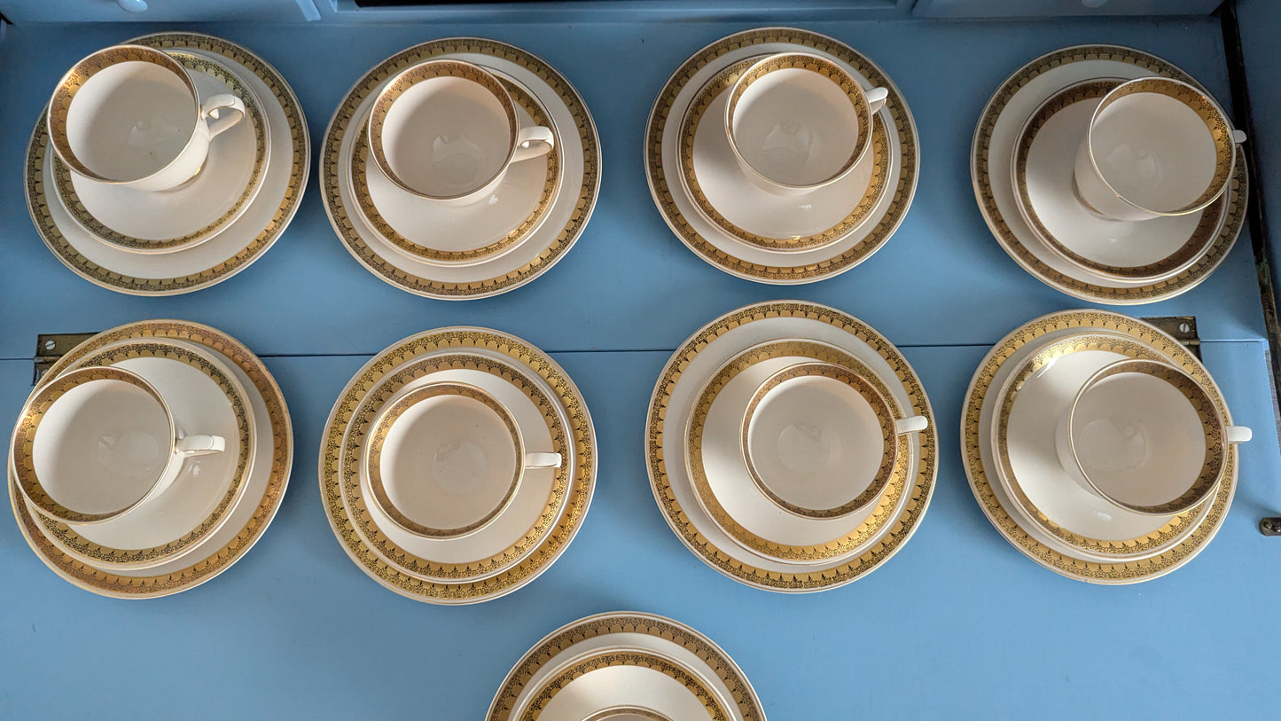 Arabia Hovi Kahviastiasto Yhdeksälle Hengelle (27-osaa, Olga Osol)