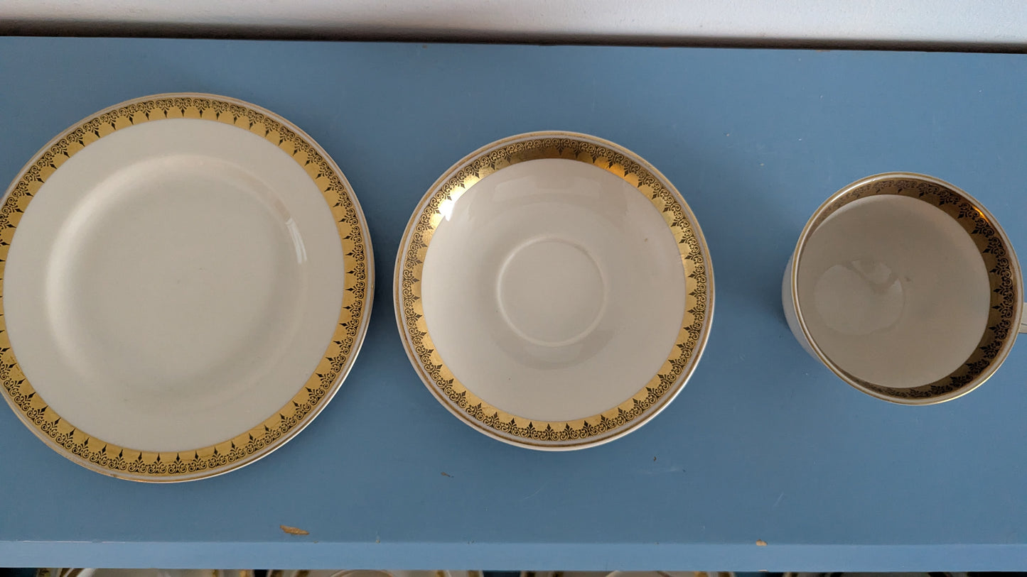 Arabia Hovi Kahviastiasto Yhdeksälle Hengelle (27-osaa, Olga Osol)