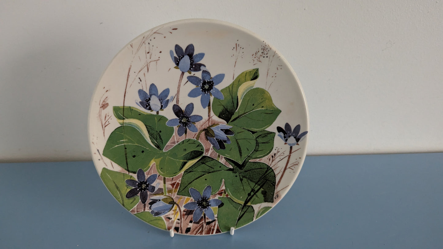 Arabia - Sinivuokko Seinälautanen (Hämeen Maakuntakukka, Kirsti Brandt)