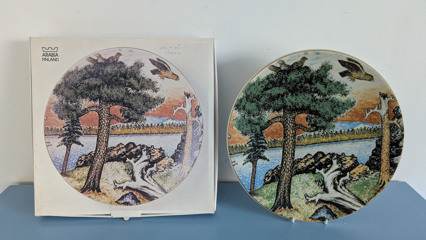 Arabia - Arabia Art Seinälautanen (1985, Alk. Paketissa, Andreas Alariesto)