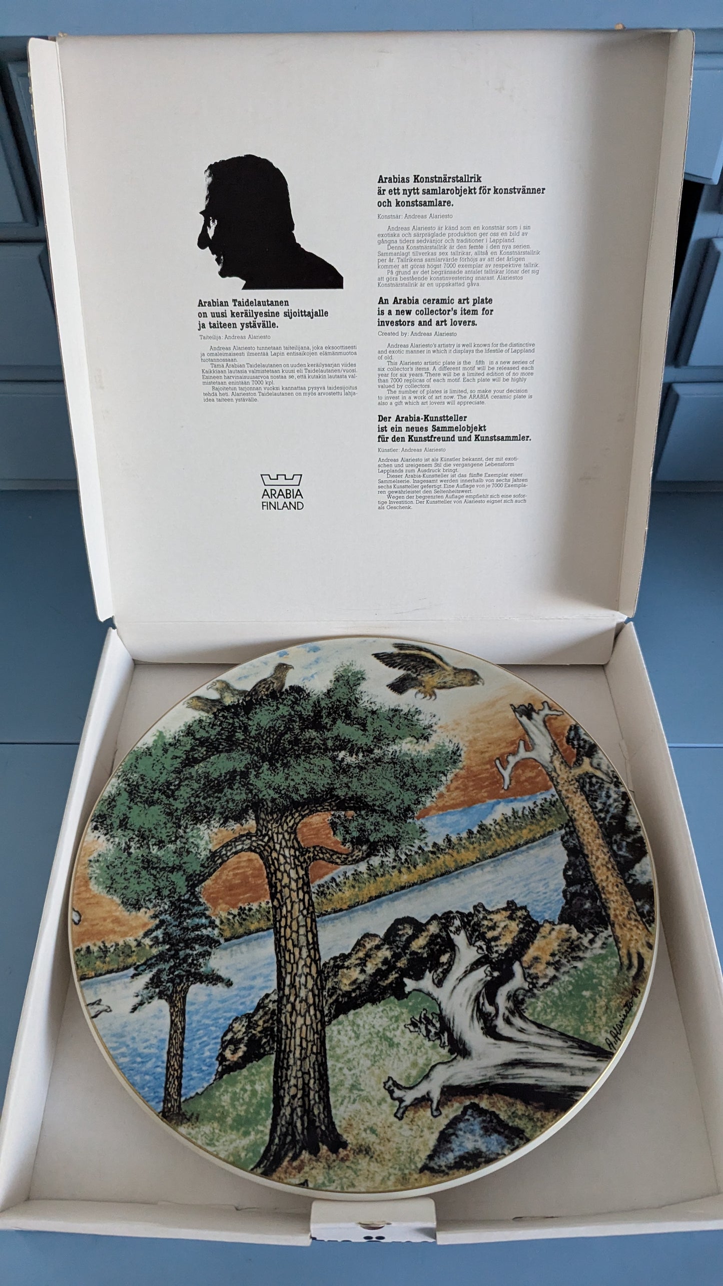 Arabia - Arabia Art Seinälautanen (1985, Alk. Paketissa, Andreas Alariesto)