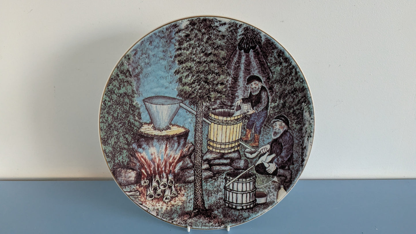 Arabia - Arabia Art Pontikan Keittäjät Seinälautanen (1981, Alk. Pakkauksessa)