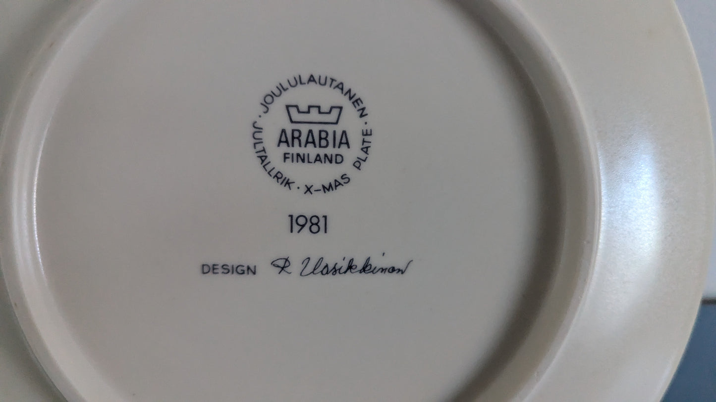 Arabia Joululautanen 1981 (Alkuperäisessä Paketissa, Raija Uosikkinen)