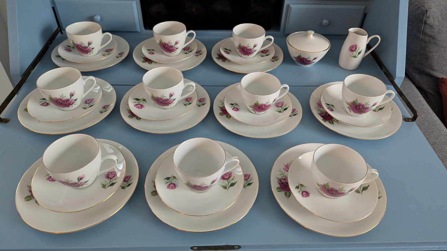 Nova Role - Ruusukuvioinen Kahviastiasto Kymmenelle Hengelle (32-osaa)