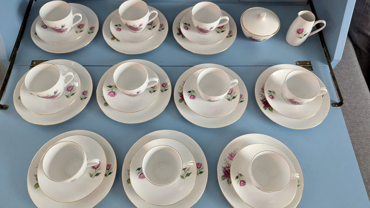 Nova Role - Ruusukuvioinen Kahviastiasto Kymmenelle Hengelle (32-osaa)
