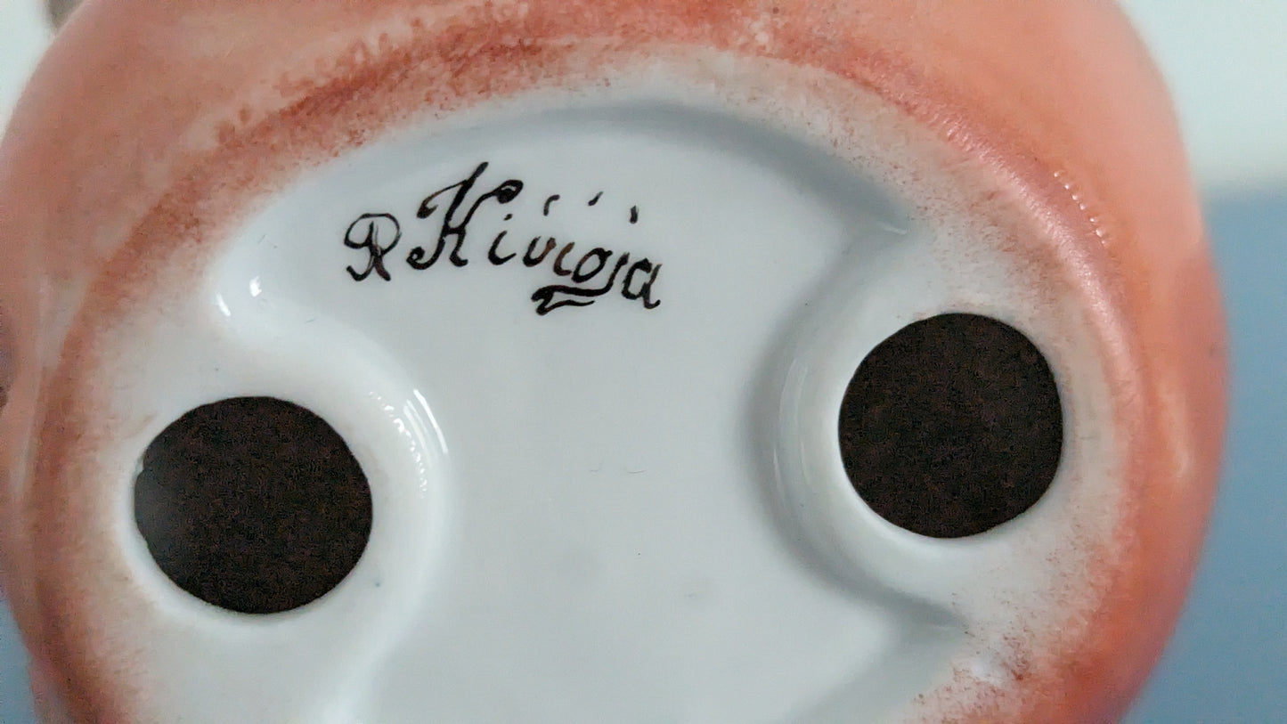 R. Kivioja - Käsinmaalattu Tonttu Figuuri (Signeerattu)