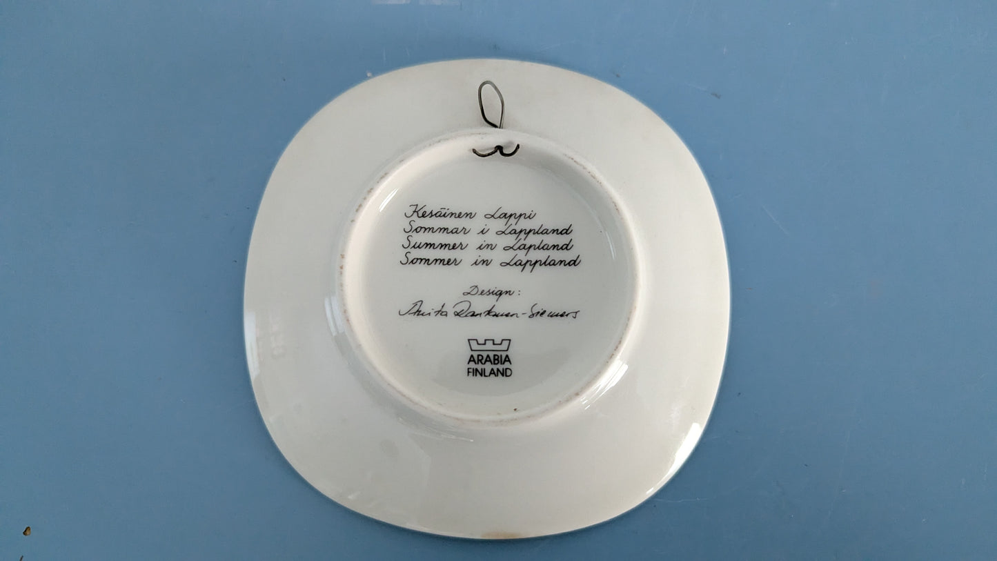 Arabia Kesäinen Lappi Seinälautanen (Anita Rantanen-Siewers)