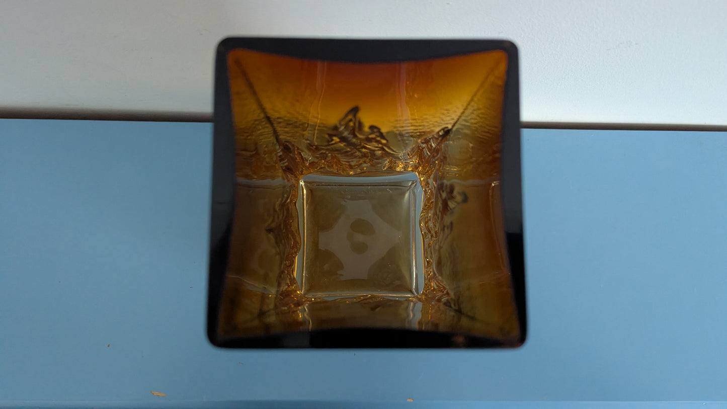 Kumela Liekki Maljakko (ISO, 1970-1980-luku, Signeerattu, Eino Vänni)