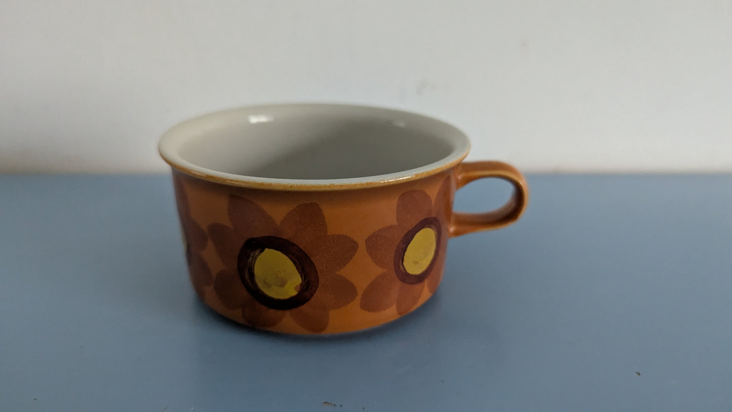 Arabia Hilkka-Liisa Aholan Koristeella Maalattu S-mallin Teekuppi (Signeerattu)