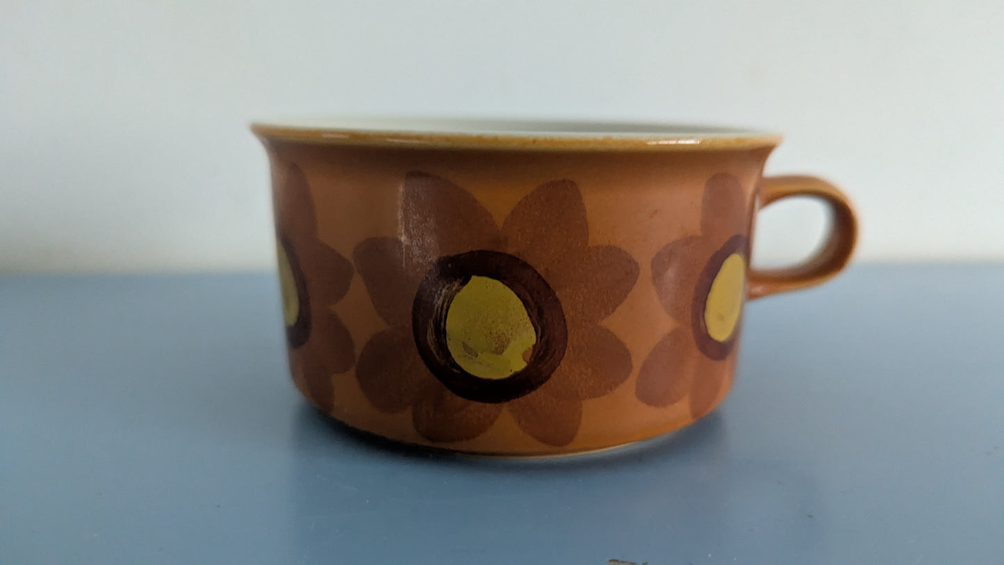 Arabia Hilkka-Liisa Aholan Koristeella Maalattu S-mallin Teekuppi (Signeerattu)