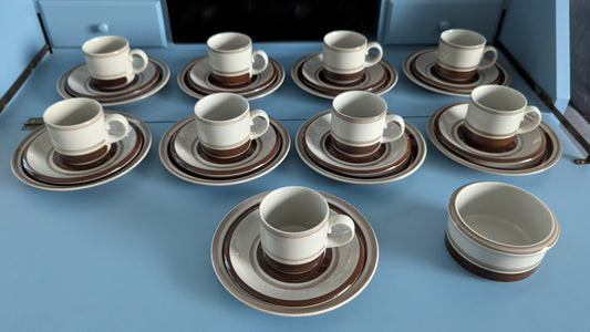 Arabia Pirtti Kahviastiasto Yhdeksälle Hengelle (28-osainen, 1971-1986)