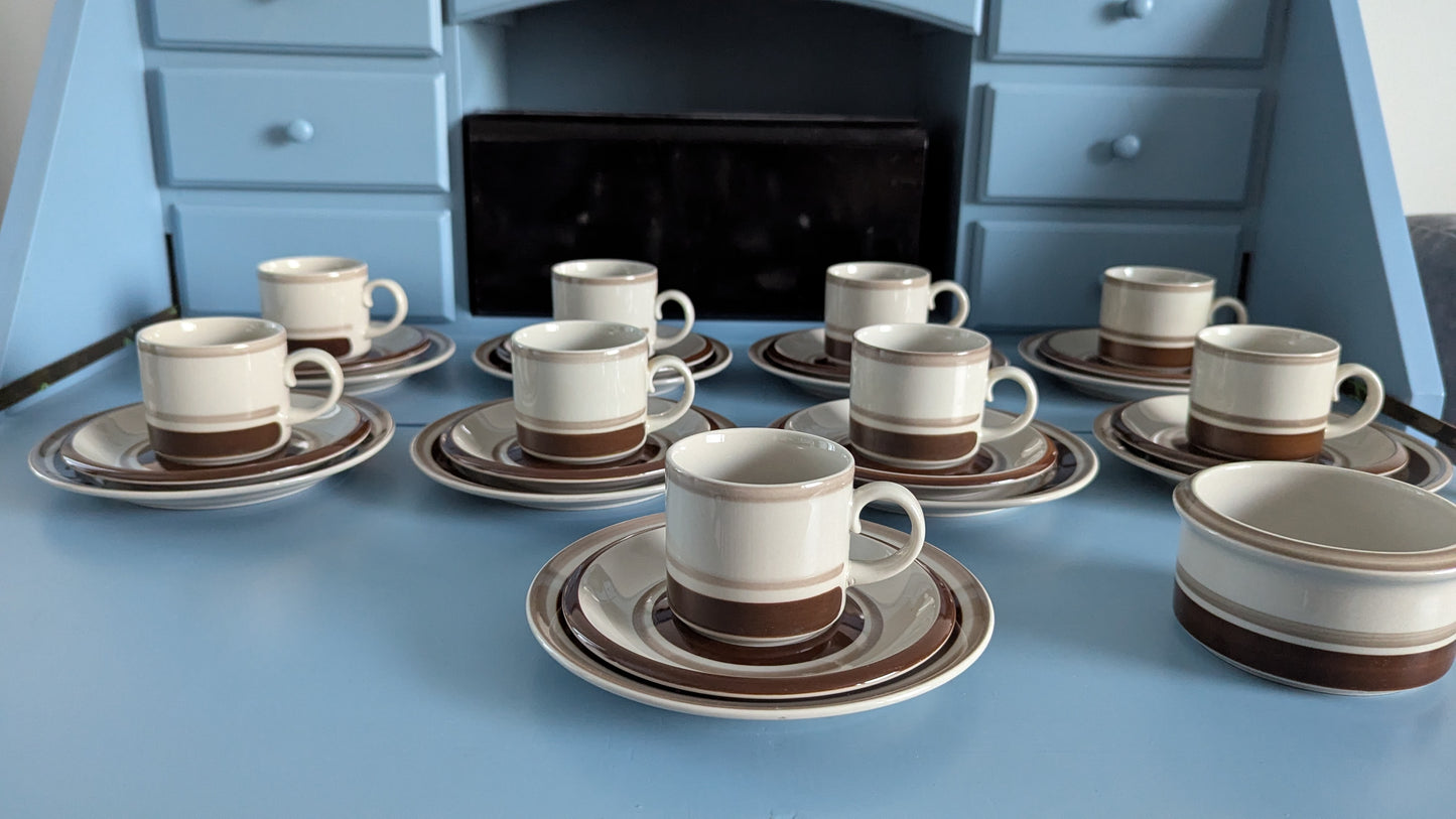 Arabia Pirtti Kahviastiasto Yhdeksälle Hengelle (28-osainen, 1971-1986)