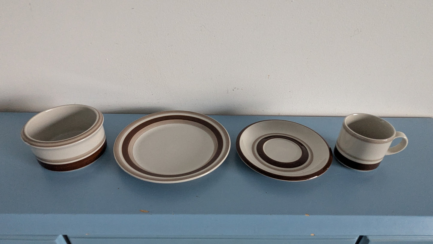 Arabia Pirtti Kahviastiasto Yhdeksälle Hengelle (28-osainen, 1971-1986)